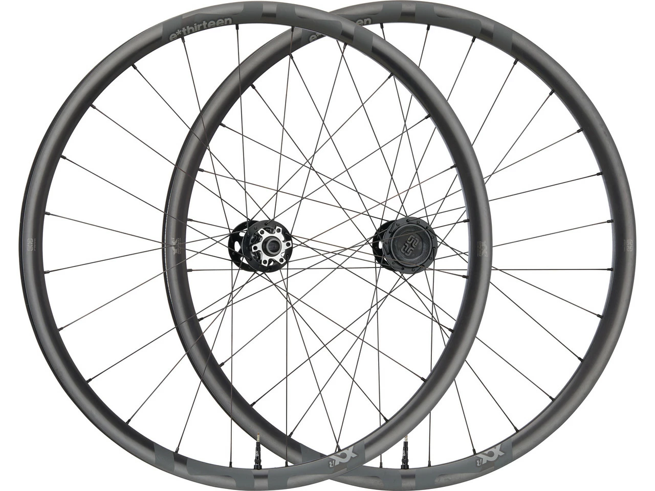 E-thirteen XCX Race IW24 Carbon Boost 29" Laufradsatz 1 E-thirteen XCX Race IW24 Carbon Boost 29" Laufradsatz