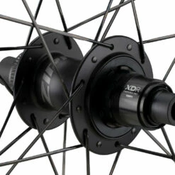 ZIPP 303 Firecrest® Carbon Tubeless Disc Center Lock Laufradsatz 11 ZIPP 303 Firecrest® Carbon Tubeless Disc Center Lock Laufradsatz -Fulcrum-Laden 340769